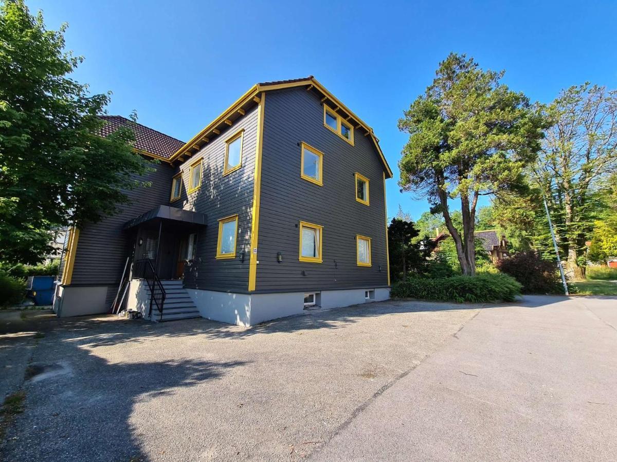 Charming Penthouse Near City Center, 2-Br, King Bed, Stavanger Exterior photo